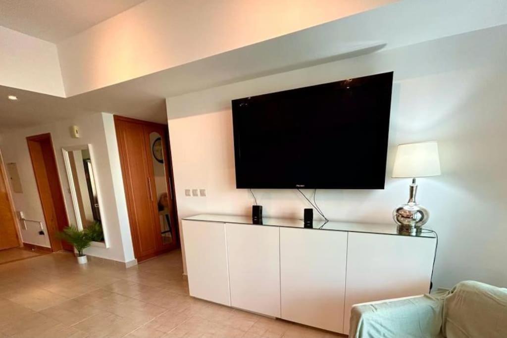 Marina View With Pool, Gym, Tennis Court, 5 Mins To Beach Dubai Exterior photo